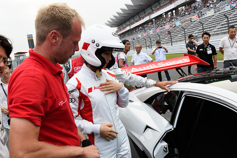 篠田さんはトレルイエ選手のサポートで助手席へ