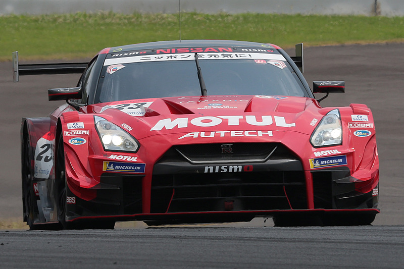ウェイトハンデをものともせずポールポジションを獲得した23号車 MOTUL AUTECH GT-R（松田次生/ロニー・クインタレッリ組、MI）