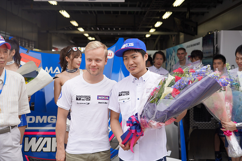 最後にローゼンクビスト選手からも花束贈呈