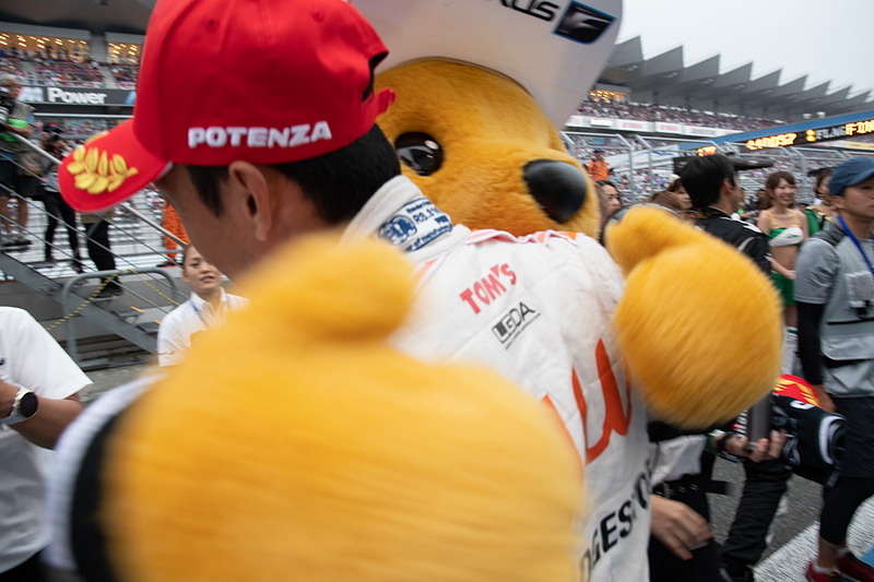 くま吉も優勝のお祝いにかけつける