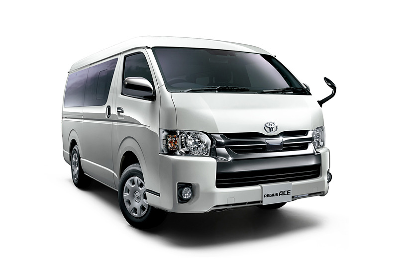 「レジアスエース」の特別仕様車「スーパーGL“DARK PRIME II”」（ワイドボディ）