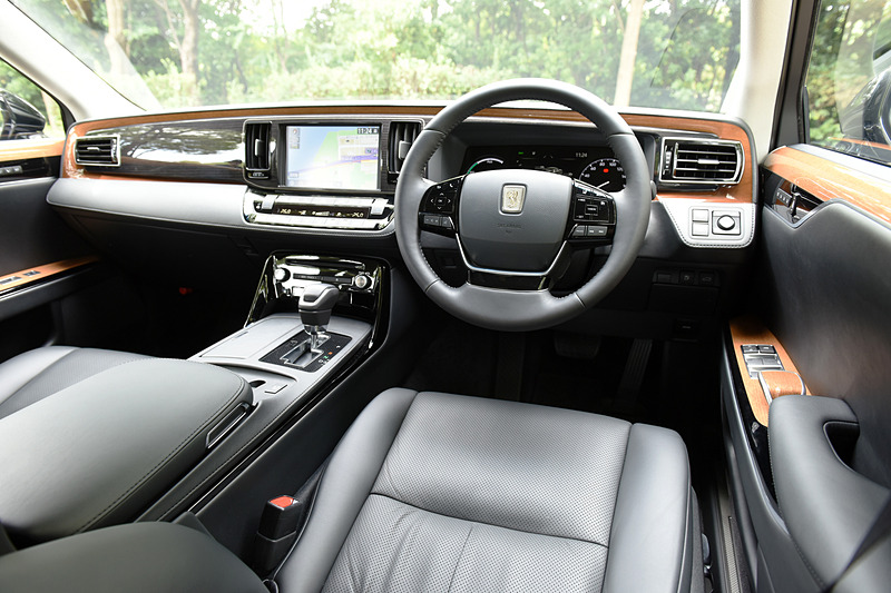 センチュリーの運転席