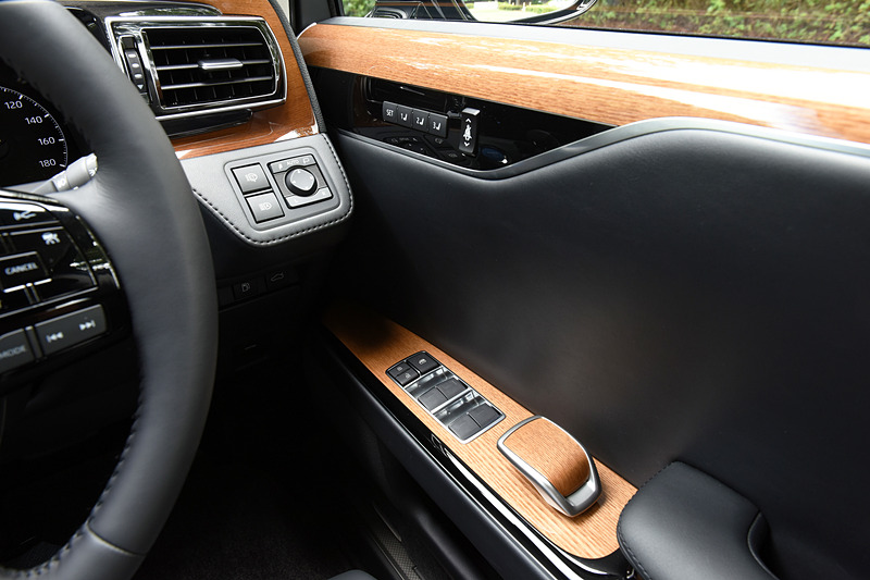 運転席右側のスイッチ類