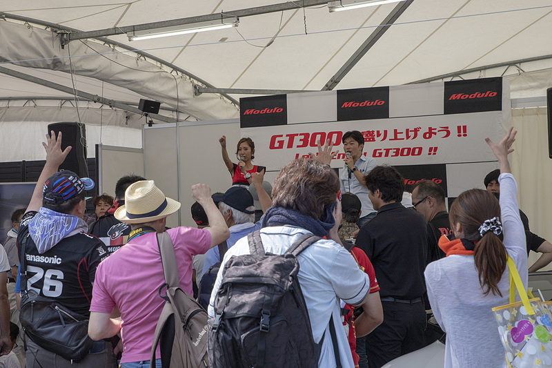 各回ともトークショーの最後は会場限定のModuloバッグをかけたジャンケン大会がある。登壇者によってレースの注目点が違っておもしろいトークショーだ