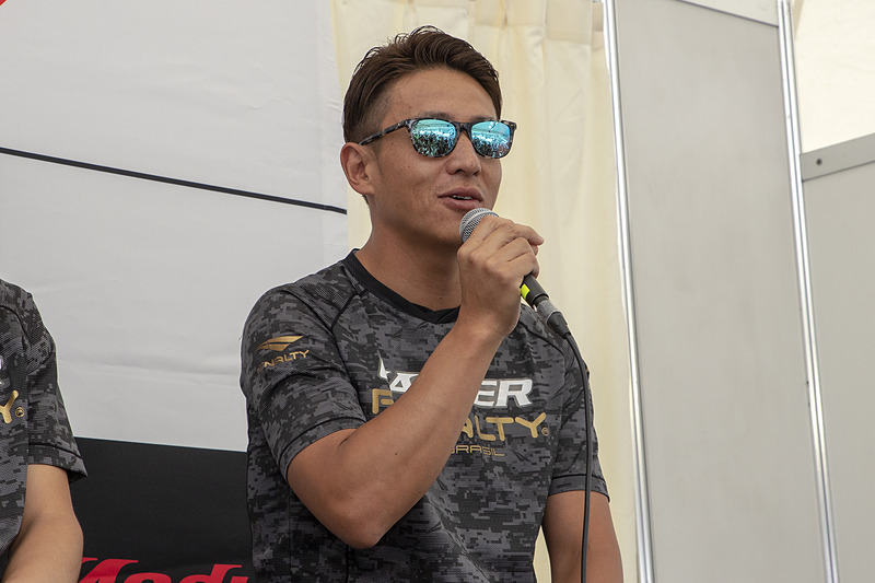 タイ戦で優勝した11号車。平中選手は「富士ではウェイトの重さが響いてフリー走行で20位と低迷しましたが、セットアップを変更した結果Q1を突破できました。でも、重さは効いていて止まらない、曲がらない、進まないですね」とマシンの状況を語った