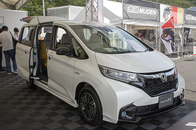 フリード Modulo Xも展示。こちらも乗り込みOK
