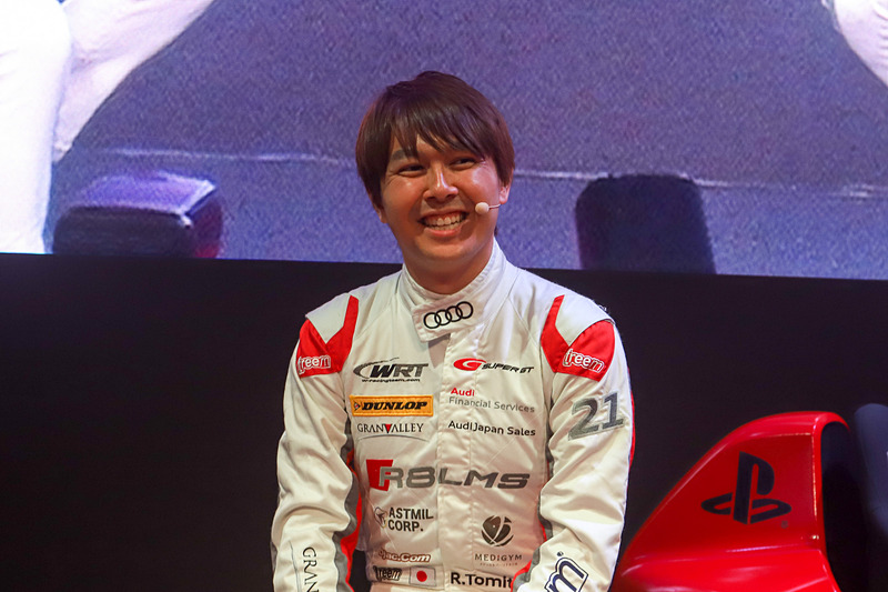 会場では、SUPER GTのGT300クラスに参戦する21号車 Audi Team Hitotsuyamaの富田竜一郎選手が登場して、グランツーリスモSPORTをプレイする一幕も。使用車種はもちろんアウディ e-tron ビジョン グランツーリスモ