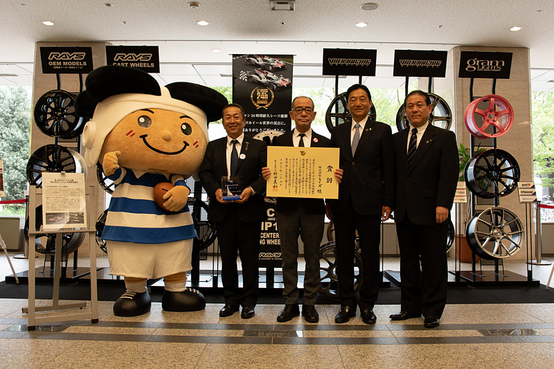 東大阪市役所1階ロビーの特別展示エリア