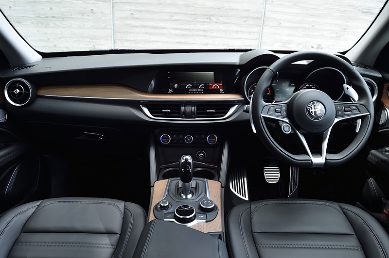 ステルヴィオ ファースト・エディションのインテリア