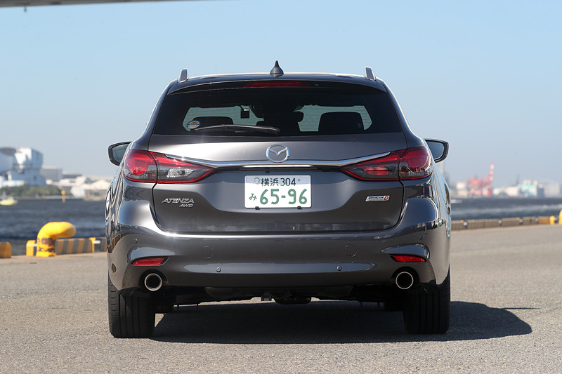 新型で装着するブリヂストン「TURANZA（トランザ）」は開発をやり直し、サイド部は上下方向にしなやかにして滑らかな入力に、トレッド部は剛性を高めてねじれを抑えつつ連続的で滑らかな応答特性へと進化。製品名は従来の「TURANZA T001」から「TURANZA T005A」へと変更された