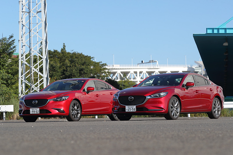 従来型（左）と新型（右）のアテンザ セダンを並べてみた