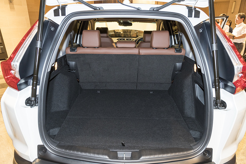 2列シート 5人乗り仕様のラゲッジスペース