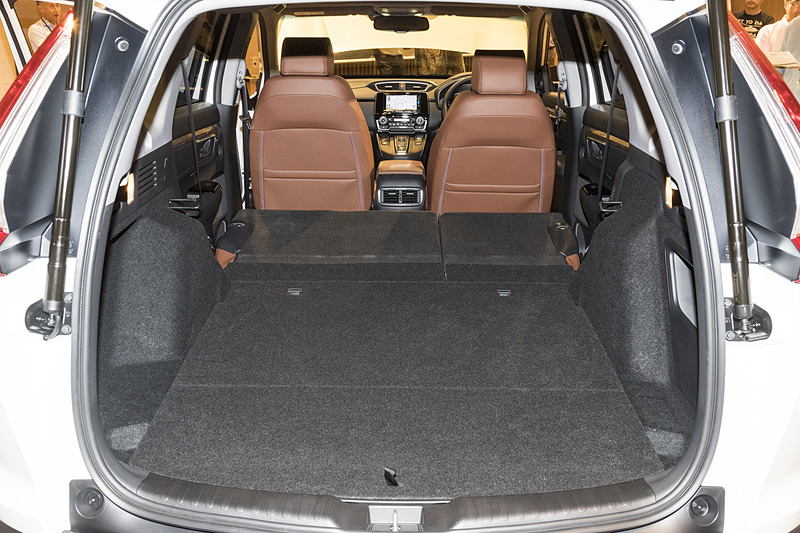 2列シート 5人乗り仕様のラゲッジスペース