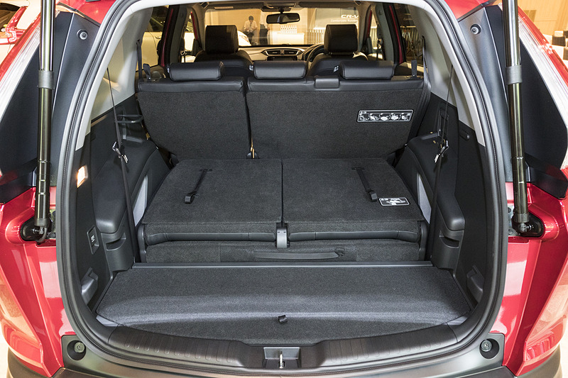 3列シート 7人乗り仕様のラゲッジスペース