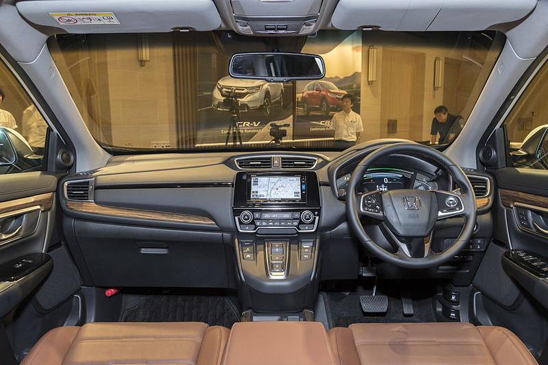 2モーターハイブリッドモデルのインパネ