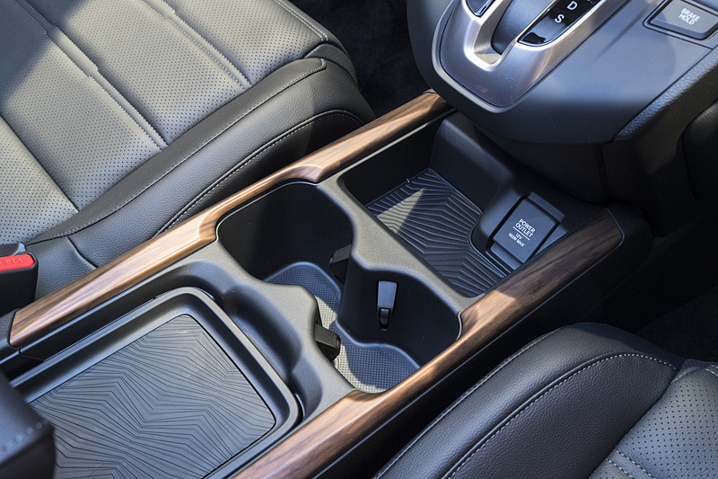 2本分のドリンクホルダーを横に並べて配置