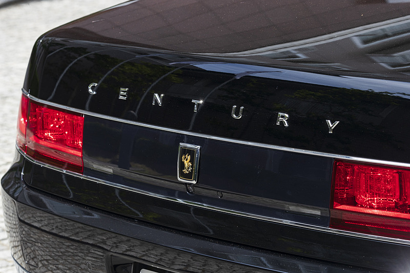 センチュリーのリアまわり。リアコンビネーションランプはLEDタイプ