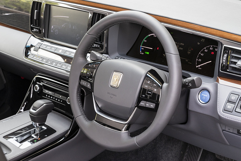 本革巻きステアリングはヒーター付き