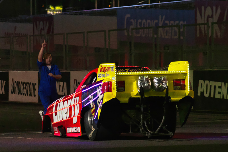 ドラッグレースマシンのファニーカー。ウォームアップの後1本の走行を行なった