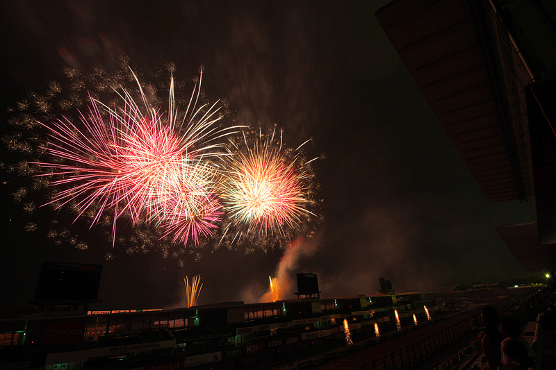 3500発の花火が打ち上げられる「ミュージック花火」