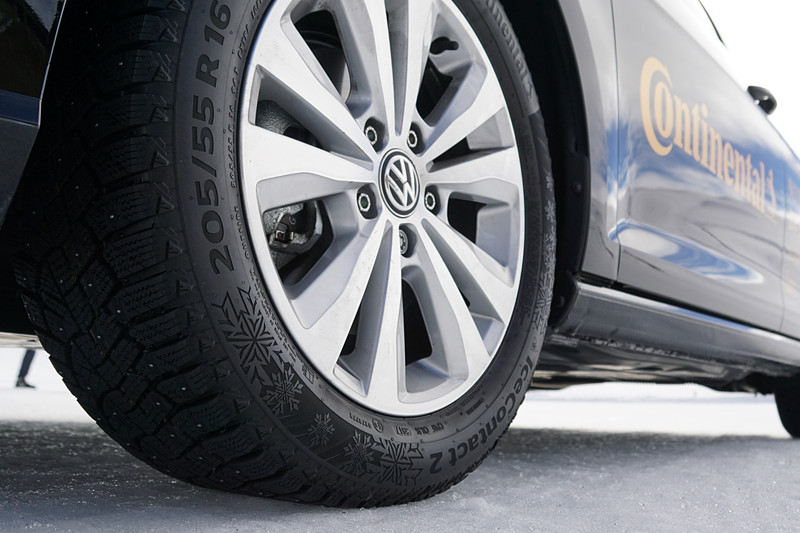 ゴムコーティングスタッド技術を採用したスパイクタイヤ