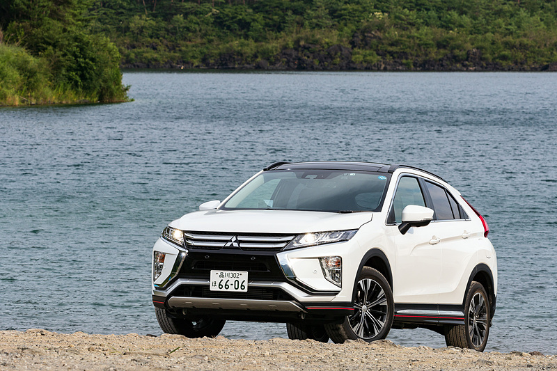 3月1日に正式発売となったコンパクトSUV「エクリプス クロス」。試乗車は「G Plus Package」の4WDモデル（309万5280円）で、ボディサイズは4405×1805×1685mm（全長×全幅×全高）、ホイールベースは2670mm