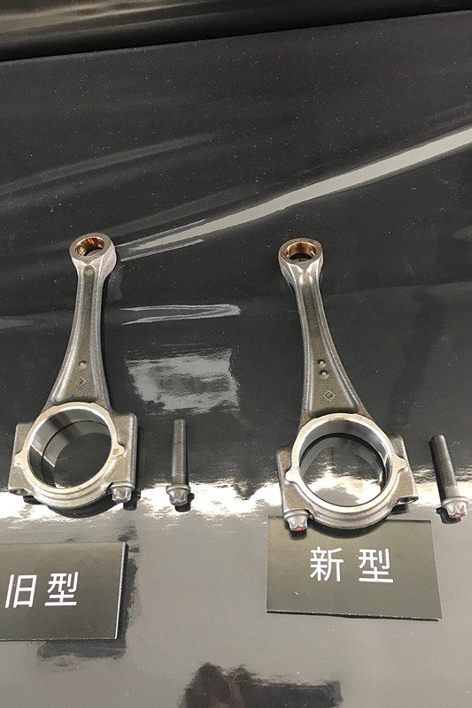 ピストンやコンロッドでも改良が行なわれ、合わせて272gの軽量化となっている