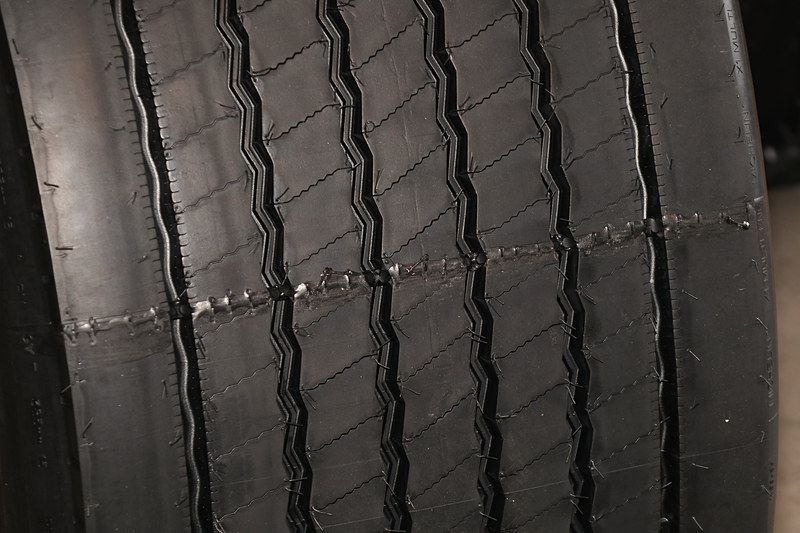 接合部分はアップにしなければなかなか判別できないレベル。間に挟み込まれたゴムクッションも熱でしっかりと融合していることが分かる