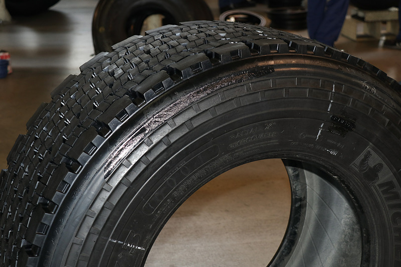 側面のゴムクッションもサイドウォールにきれいに貼り付いている