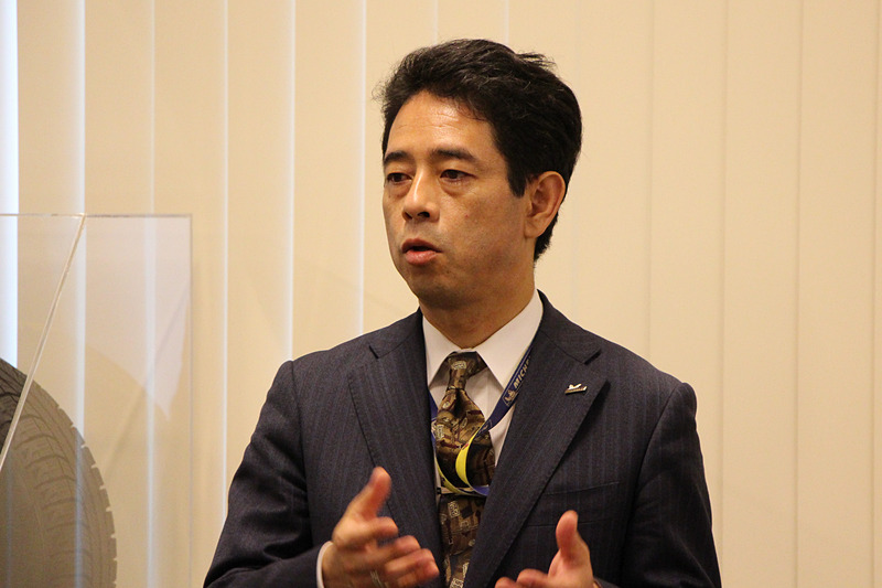 日本ミシュランタイヤ株式会社 取締役副社長 兼 研究開発本部 本部長 東中一之氏は日本におけるミシュランの研究開発について紹介