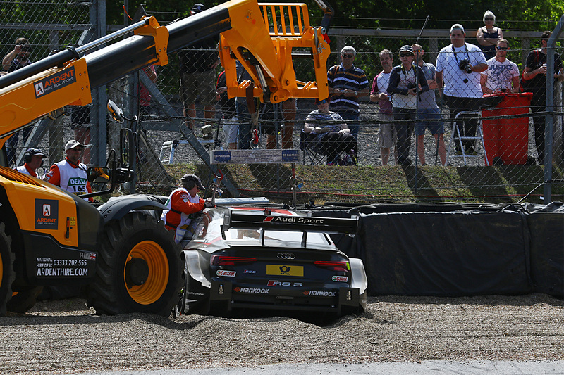 2周目の「ドルイド」ヘアピンで突っ込んでしまい、1周リタイアに終わったロイック・デュバル