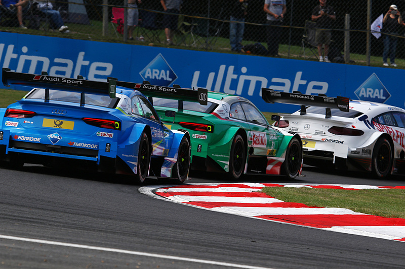 ポール・ディレスタ、ニコ・ミューラー、ロビン・フリジンの3台がテール トゥ ノーズの接戦