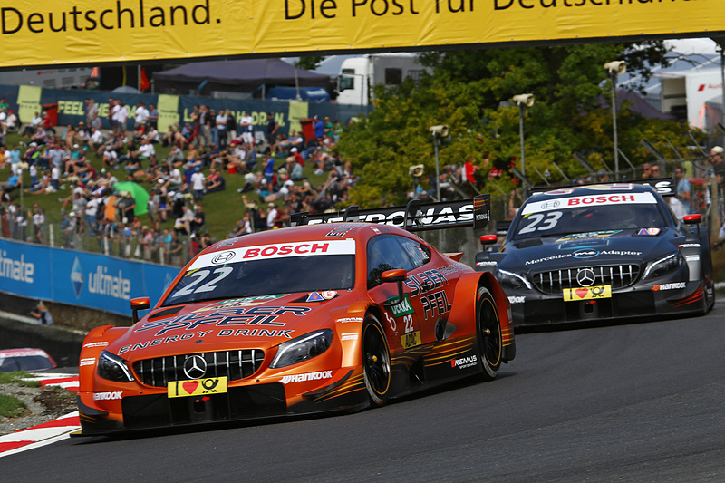 トップを走行するルーカス・アウワーに迫るダニエル・ジュンカデラ