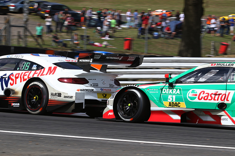 ポール・ディレスタの背後につけるニコ・ミューラー（51）