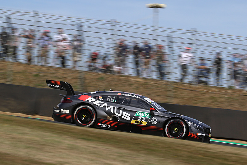 トップを走行するダニエル・ジュンカデラ