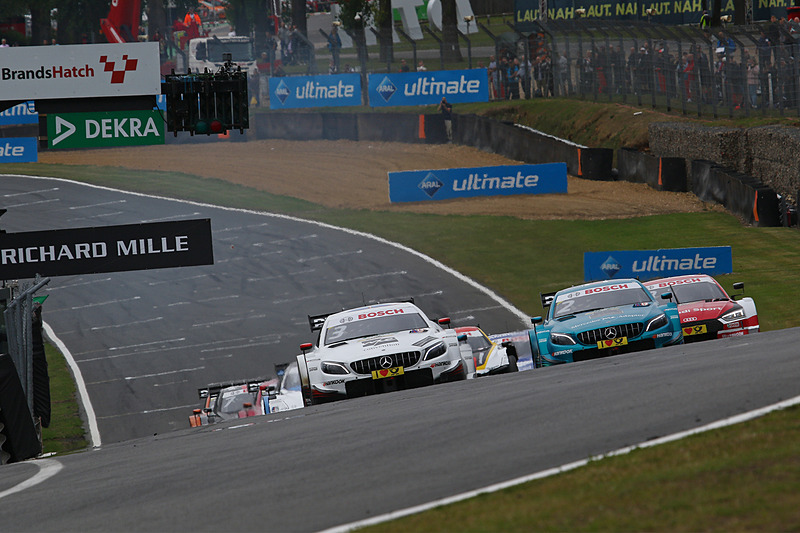 再スタートでポール・ディレスタ（03）がトップを堅守