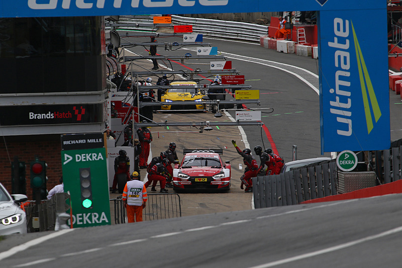 早々にピットインするレネ・ラスト