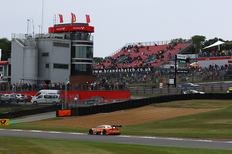 ピットインを30周まで遅らせる作戦で、9周目から30周目までトップを走行するジェミー・グリーン