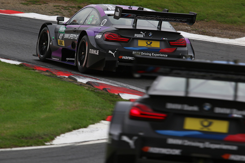 複数台が争うシーンのバックショット