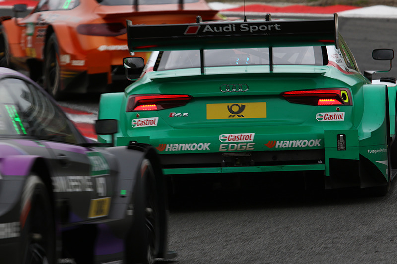 複数台が争うシーンのバックショット