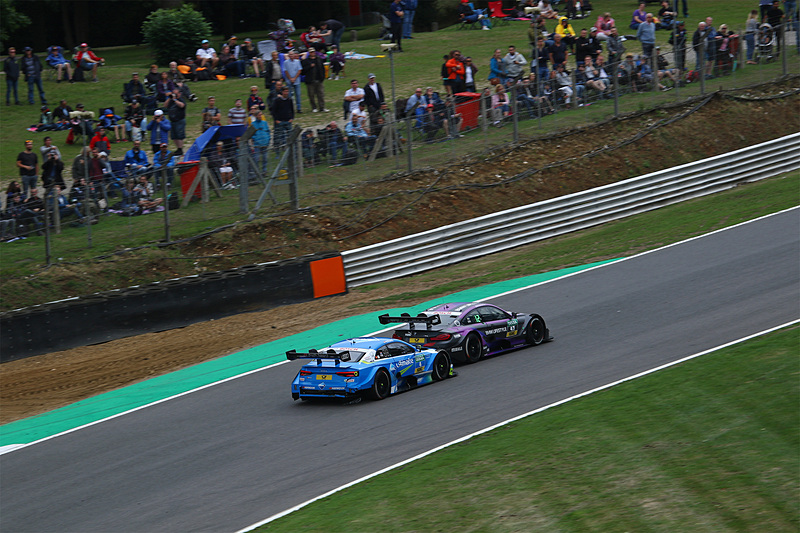 「ヘイル・ウッド・ヒル」を駆け上がるジョエル・エリクソン（47）とロビン・フリジン