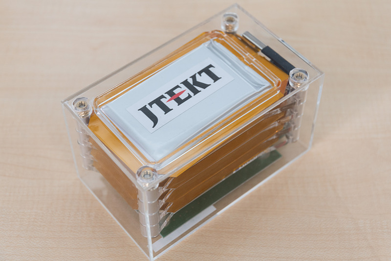 シートタイプなので、必要に応じてスタックし、モジュール状態で使える