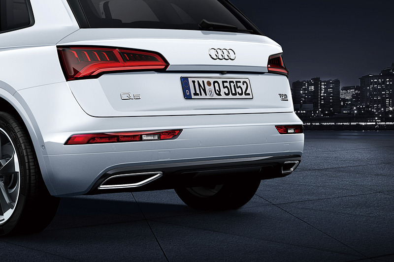 「ブラックスタイリングパッケージ」を採用するエクステリア