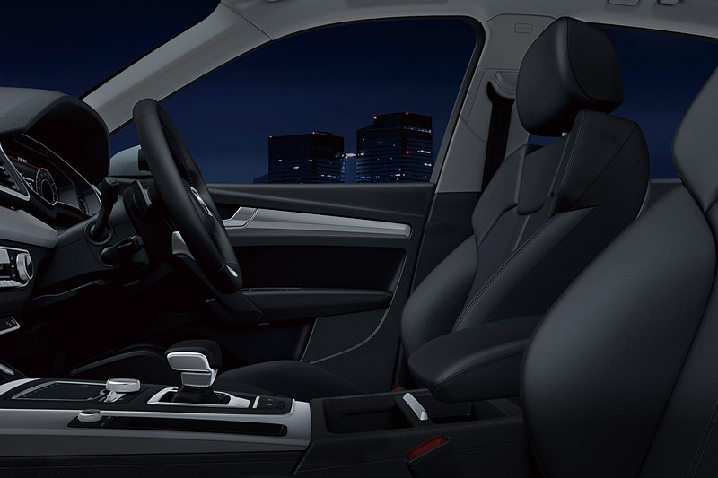 インテリアは黒基調となり「バーチャルコックピット」を採用する