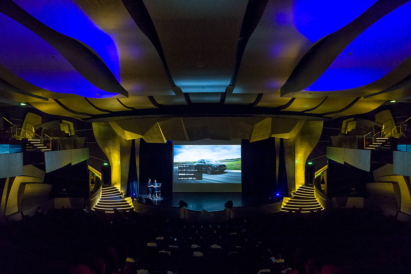 船内にあるMSC ヨットクラブのメンバー専用エリアで発表会を実施