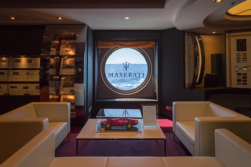 船内ではレヴァンテ GTSとグランカブリオ スポーツが車両展示され、特設ショールームでブランドヒストリーやマセラティ純正アクセサリーなどが紹介された