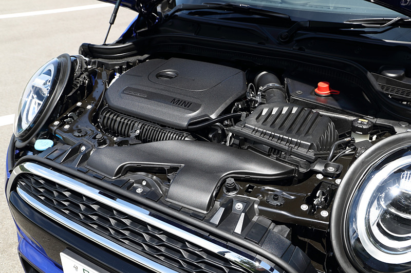 MINI クーパー S コンバーチブルが搭載する直列4気筒DOHC 2.0リッターターボ「B48A20F」型エンジンは最高出力141kW（192PS）/5000rpm、最大トルク280Nm/1350-4600rpmを発生