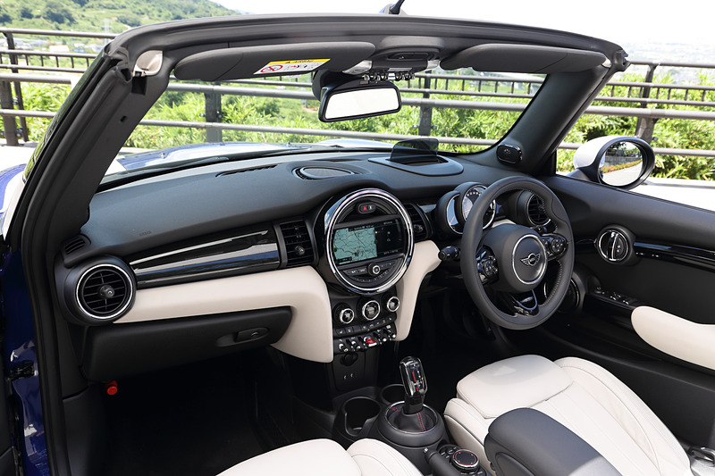 サテライト・グレーカラーのインテリア