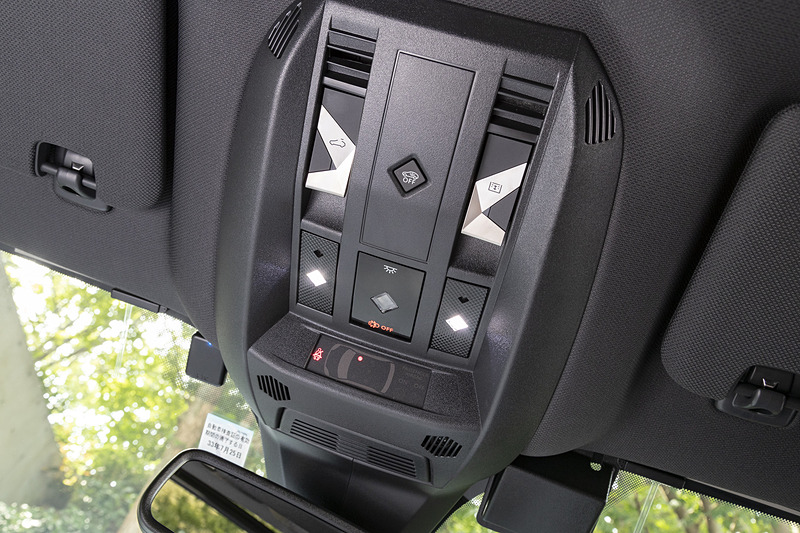 天井のLEDシーリングランプなどのデザインもダイアモンド型