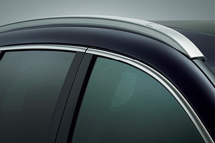 アルミ製ルーフレールはEX・Masterpiece、HYBRID EX・Masterpieceの専用装備